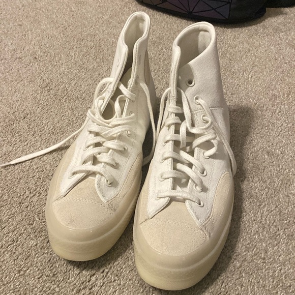 Chuck Taylor - Picture 1 of 3